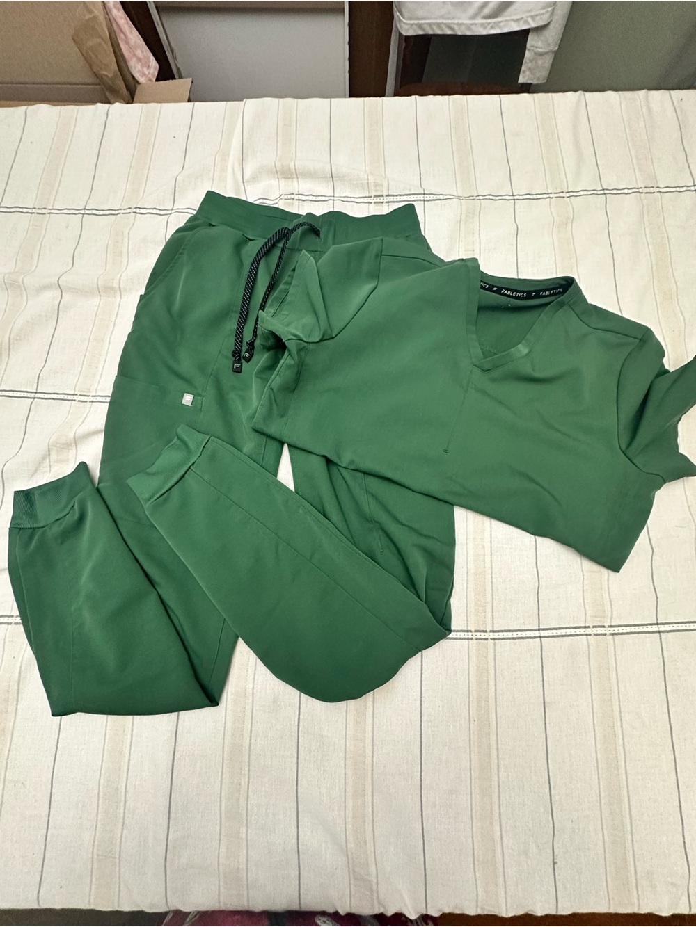 Fabletics Deep Green 2 piece scrub set Jogger style pants
